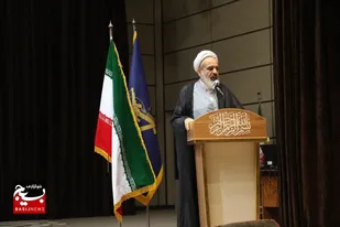 نگاه اسلام به زن انسان ساز و جامعه ساز است