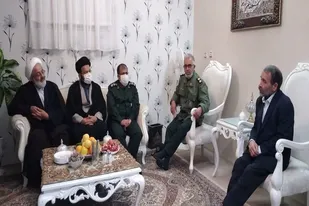دیدار فرمانده سپاه آرادان با خانواده معظم شهدا