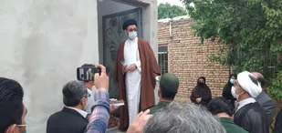 افتتاح و تحویل منزل ولی نعمت انقلاب در روستای بصری شهرستان شازند