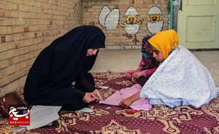اولین بانوی جهادگر خمینی شهر که قبل از انقلاب اسلامی و در طول هشت سال دفاع مقدس پا به پای رزمندگان در پشت جبهه&zwnj;های حق علیه باطل جانفشانی کرد