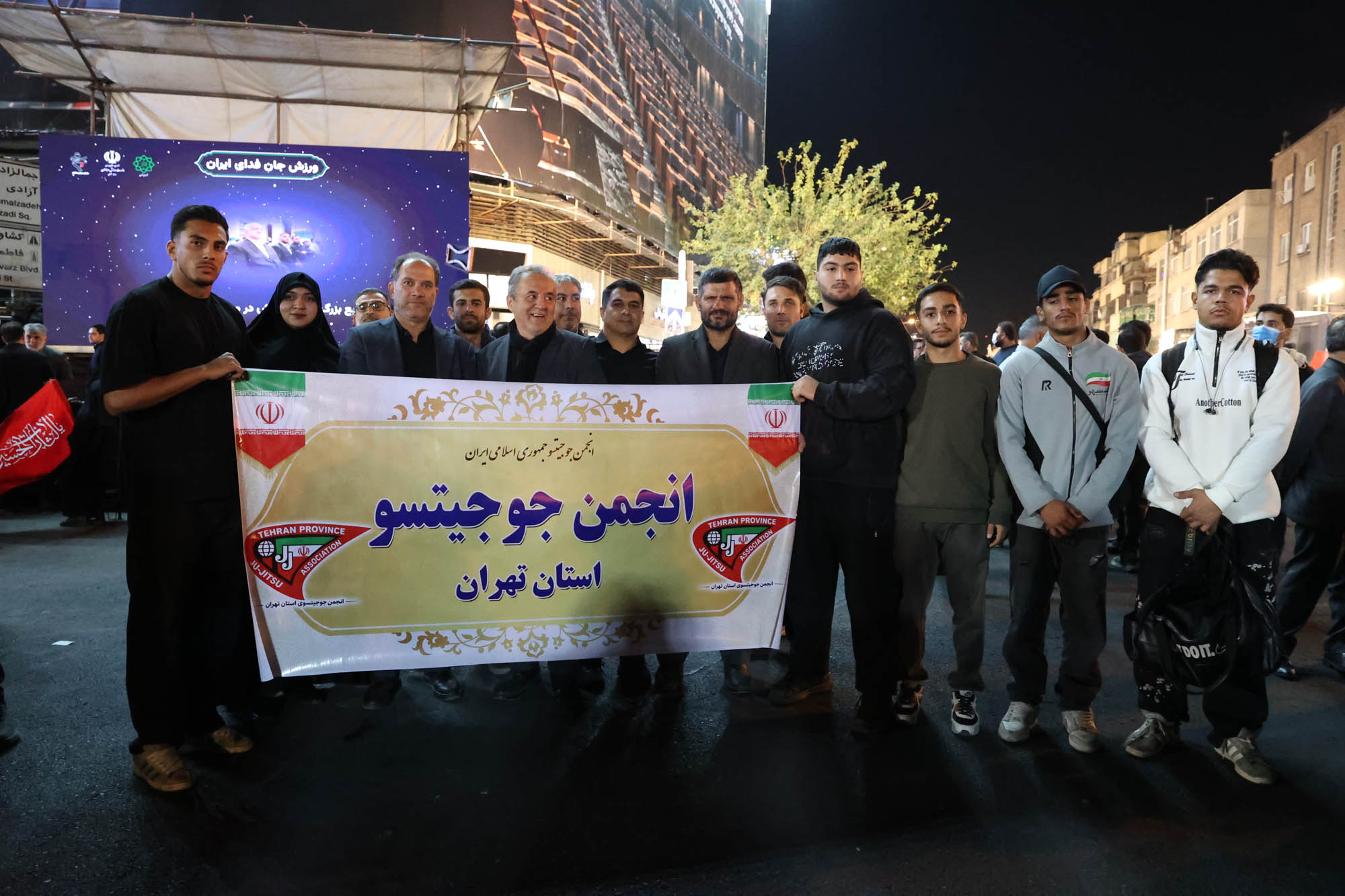 اجتماع بزرگ جامعه ورزش و جوانان «ورزش، جان‌فدای ایران» در میدان انقلاب