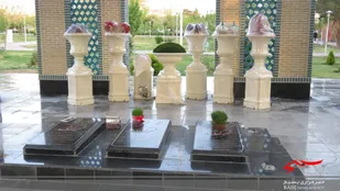 حضور کارکنان سپاه خمینی شهر در مقبره شهدای غواص گمنام خمینی شهر