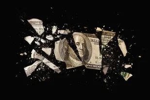 ثبت بدترین سقوط ماهانه ارزش دلار در ۱۰ سال اخیر