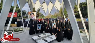 عطر افشانی مزار مطهر شهدای گمنام توسط خواهران بسیجی در چناران