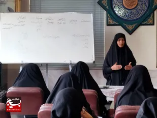 بانوی کارآفرین نجف آبادی که به جای دادن ماهی به کارآموزان خود ماهیگیری یاد می&zwnj;دهد