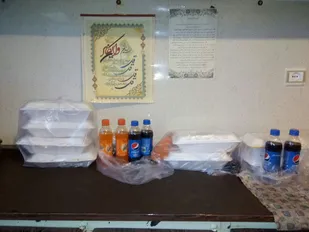 توزیع ۵۰ بسته گوشت و ۳۰۰ پرس غذای گرم در روستای گرمن شاهرود