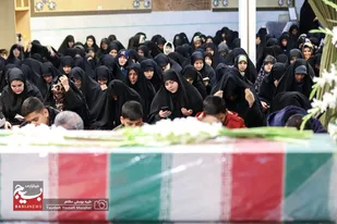 طنین دعای ندبه در معراج شهدای همدان با حضور پیکر شهدای گمنام