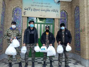 توزیع ۱۰۰۰عدد ماسک و بسته فرهنگی توسط بسیجیان پایگاه ولایت سمنان