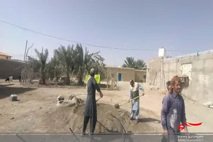 یاری رساندن بیسجیان سراوانی  به محرومین در بهار پیروزی انقلاب