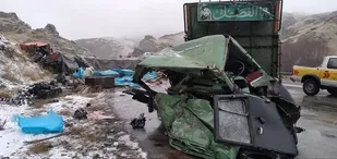 سه مصدوم بد حال بر اثر برخورد رخ&zwnj;به&zwnj;رخ بنز باری با تریلر در جاده قدیم بستان&zwnj;&zwnj;آباد-میانه