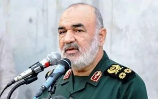 ما تا غروب مطلق دشمنان ایستاده&zwnj;ایم/ لباس جهاد از تن ما بیرون نخواهد آمد