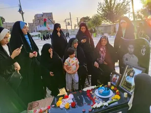 مراسم آبروی محله بر سر مزار شهید رضا امامی برگزار شد