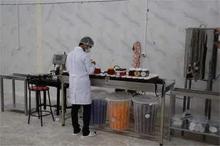 شهیدشیرین کارآفرینی با راه&zwnj;اندازی کارخانه کوچک فرآوری عسل در شاهرود
