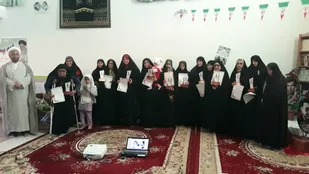 تقدیر از اولین فرماندهان پایگاه بسیج خواهران گرگان در دهه ۶۰