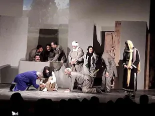 نمایش &laquo;در جستوجوی آفتاب&raquo; در شاهرود به روی صحنه رفت