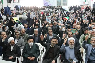 راهپیمایی مردم شهرستان آران و بیدگل در حمایت از مرجعیت شیعه