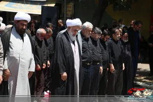 برگزاری نماز ظهر عاشورا به امامت آیت اله عابدینی در خیابان شهدای قزوین