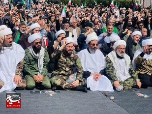 حضور جمعی از عشایر بزرگان و روحانیون بصره عراق در نماز جمعه اهواز