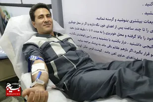 اهدای خون کارکنان برق باختر استان مرکزی به مناسبت هفته دفاع مقدس