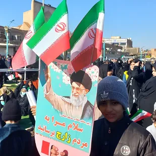 بسیجیان حوزه زینبیه در مراسم استقبال از رئیس جمهور شرکت کردند