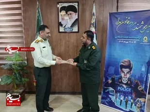تجلیل فرمانده سپاه ناحیه قشم از فرمانده و کارکنان نیروی انتظامی شهرستان قشم
