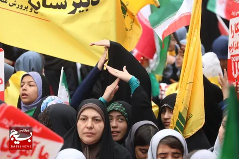 شکوه حضور تهرانی‌ها در مراسم یوم‌الله ۱۳ آبان