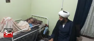 دیدار مسئول دفتر نمایندگی ولی&zwnj;فقیه در سپاه امام رضا (ع) دشتی با والدین شهید بسنده و پیگیری روند درمان آنان