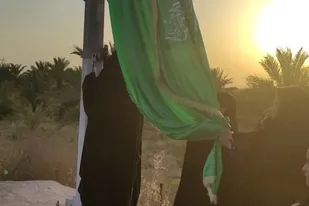برافراشته شدن پرچم سبز رضوی در ورودی روستای عباسی