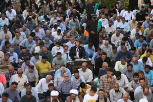آیین معنوی قرائت دعای عرفه در صحن امامزاده حسین(ع) قزوین برگزار شد

&nbsp;