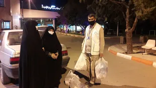 اهدای بسته&zwnj;های میان وعده به کادر درمانی شاهرود