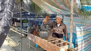 اینجا همه به عشق حسین قدم برمی&zwnj;دارند