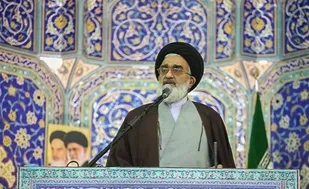 انقلاب اسلامی با ایمان به خدا و خودباوری به مسیر موفقیت خود ادامه می&zwnj;دهد