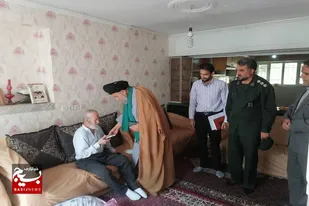 دیدار مسئول بسیج کارگران و کارخانجات استان همدان با خانواده شهید زهره&zwnj;وند