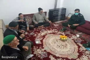 دیدار فرمانده سپاه فامنین با خانواده شهید &laquo;حسنی&raquo;