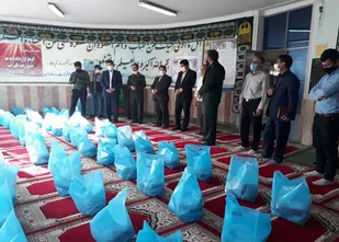 توزیع صد بسته&zwnj; حمایتی غذایی و لوازم التحریر در بین دانش آموزان آسیب دیده از کرونا توسط سپاه ناحیه چرداول