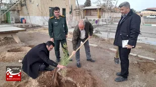 کاشت ۱۱۰۰ نهال در بوستان شهدای سرباز سپاه ساوه