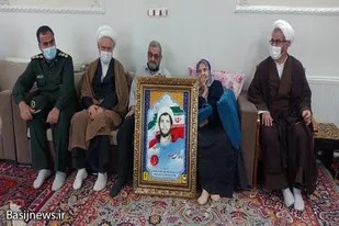 روحانیت نماد اسلام و انقلاب است