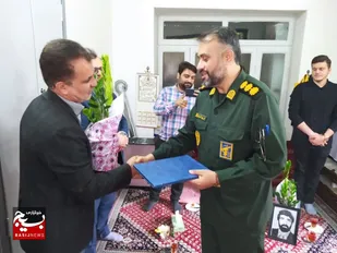 شهدا مثل آیه های قرآن مقدسند
