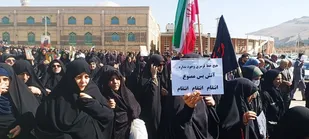 بانوان لرستان  در سوگ و در رثای رهبر انقلاب اسلامی راهپیمایی کردند