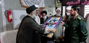 اعضای ستاد کنگره شهدای روحانی با خانواده ۳ شهید روحانی دیدار کردند