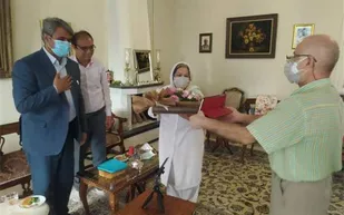 هدیه ۱۰۰ میلیارد ریالی شهروند نیشابوری ساکن لس آنجلس آمریکا به مدارس نیشابور