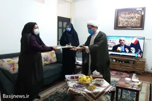 دیدار کانون بسیج هنرمندان ملایر با خانواده شهیدان