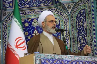 قمی&zwnj;ها افتخار دارند که امام (ره) از این شهر برخاسته است / تشییع شهدای خدمت صحنه ای جدید از همبستگی ایمانی، ملی و انقلابی بود