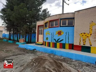 یک باب مدرسه در روستا تنکمان ساوجبلاغ با رنگ آمیزی به استقبال سال نو رفت