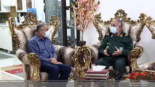 دیدار سردار رزمجو با خانواده شهید مدافع سلامت استان بوشهر