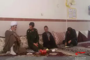 دیدار امام جمعه ازندریان و بسیجیان جوکار با خانواده شهید &laquo;گرجی&raquo;