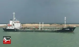 توقیف یک نفتکش متخلف توسط سپاه