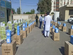 توزیع  لوازم کمک آموزشی بین دانش آموزان نیازمند چابهاری