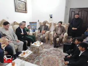 هنرمندان، سربازان خط مقدم جنگ روایت ها و آگاه سازی مردم هستند