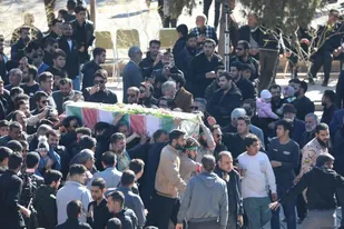 استقبال بی نظیر دانشجویان دانشگاه شهید باهنر از شهید گمنام